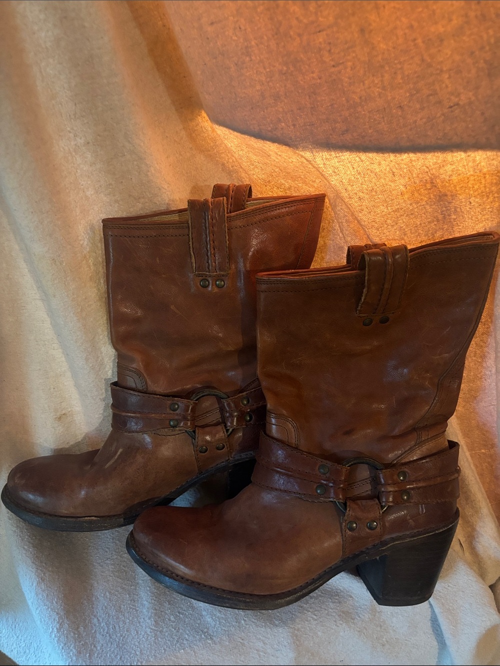 Frye Carmen Harness Short
Cognac Leather Harness Mid-Calf Women's Boots
Size 9B
